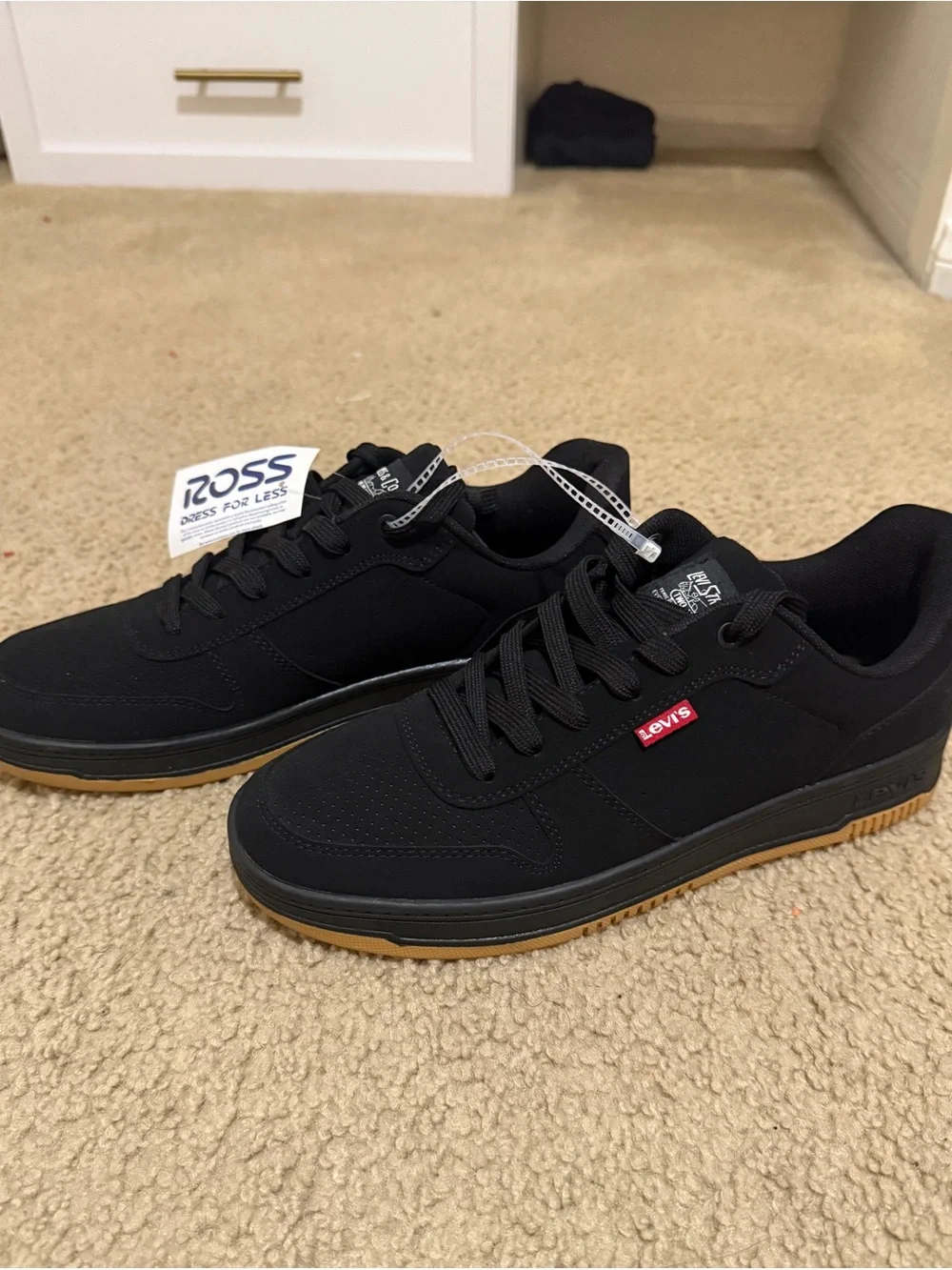 NWT Men’s Levi's Drive Lo Black Sneakers with Gum Outsole SZ 8
